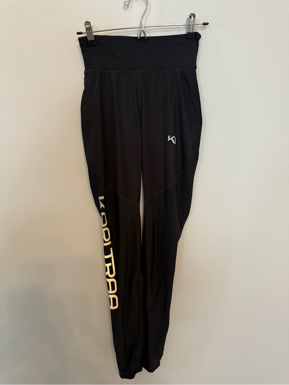 Kari Traa Charcoal Gray Workout Leggings with White Logo Tag